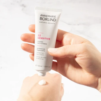 ANNEMARIE BÖRLIND ZZ SENSITIVE SYSTEM ANTI-STRESS Schützende Tagescreme 50 Ml 5 ANNEMARIE BÖRLIND ZZ SENSITIVE SYSTEM ANTI-STRESS Schützende Tagescreme 50 Ml – Bild 3